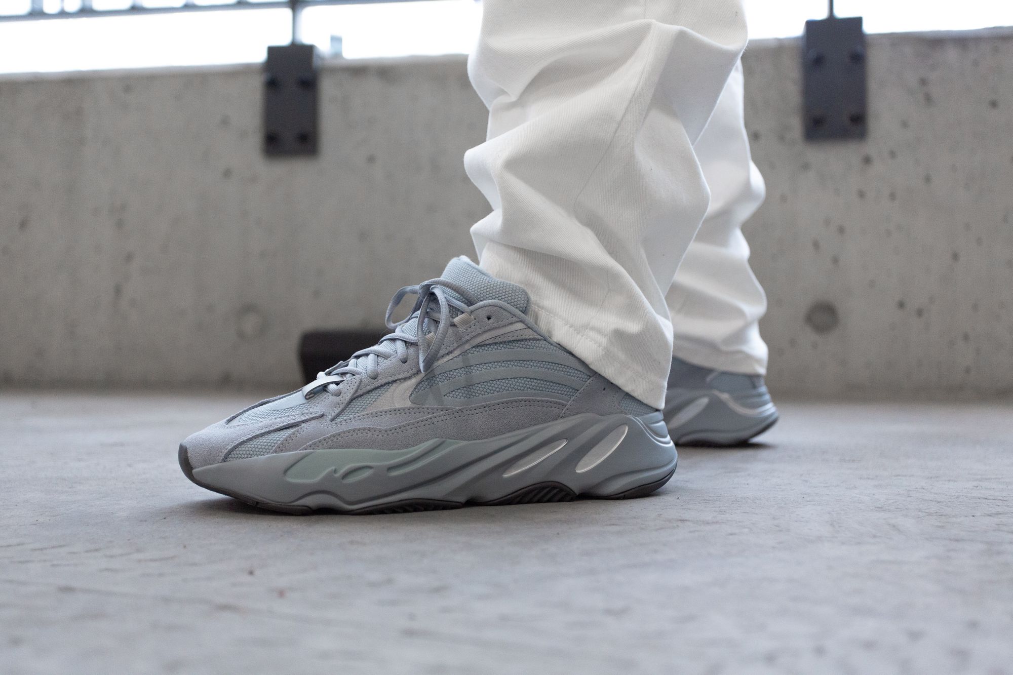 yeezy boost 700 v2 grey