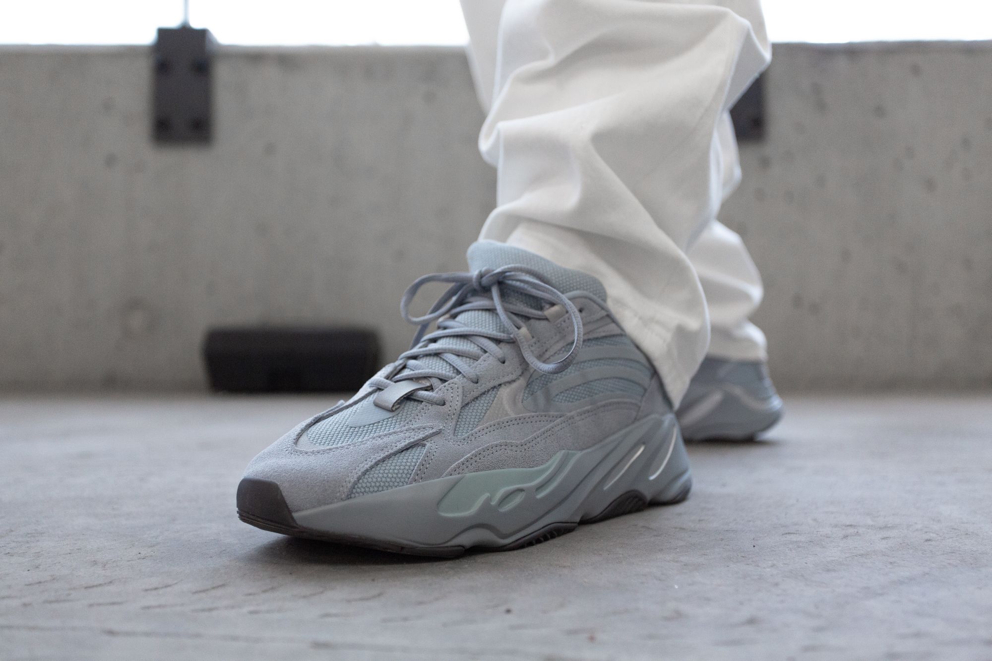 yeezy 700 v2 hospital