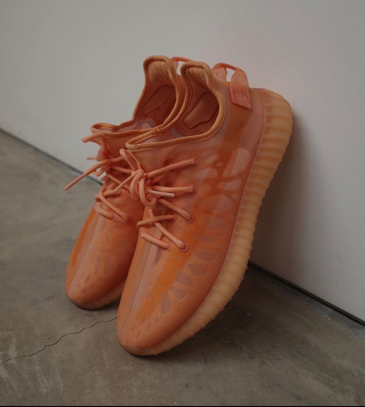 350 v2 best sale clay on feet