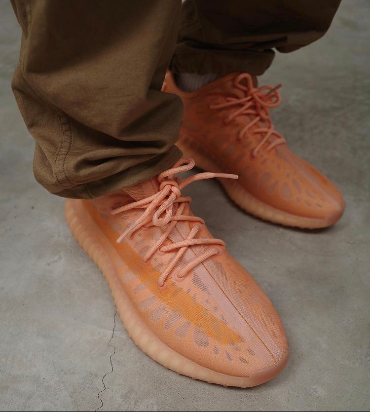 yeezy 350 mono clay on feet