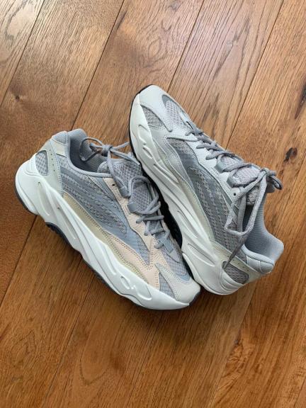 Yeezy cheap 700 cream