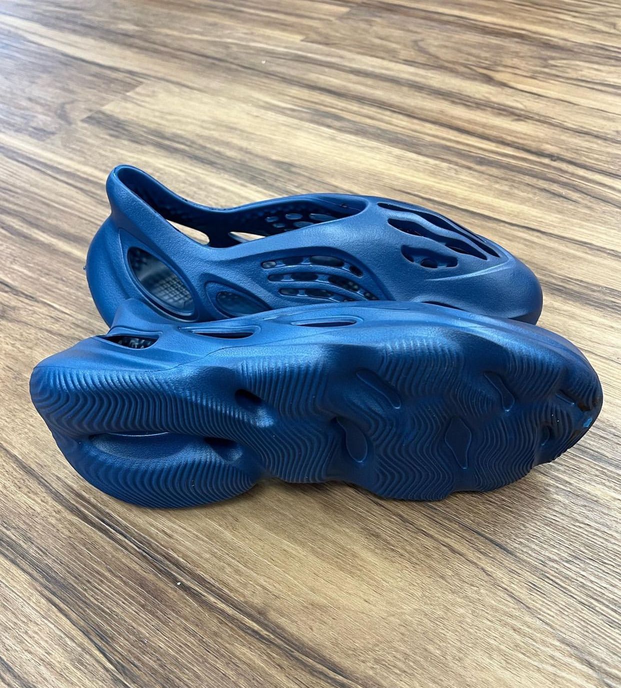 YEEZY FOAM RUNNER Unreleased Blue Sample Showcase