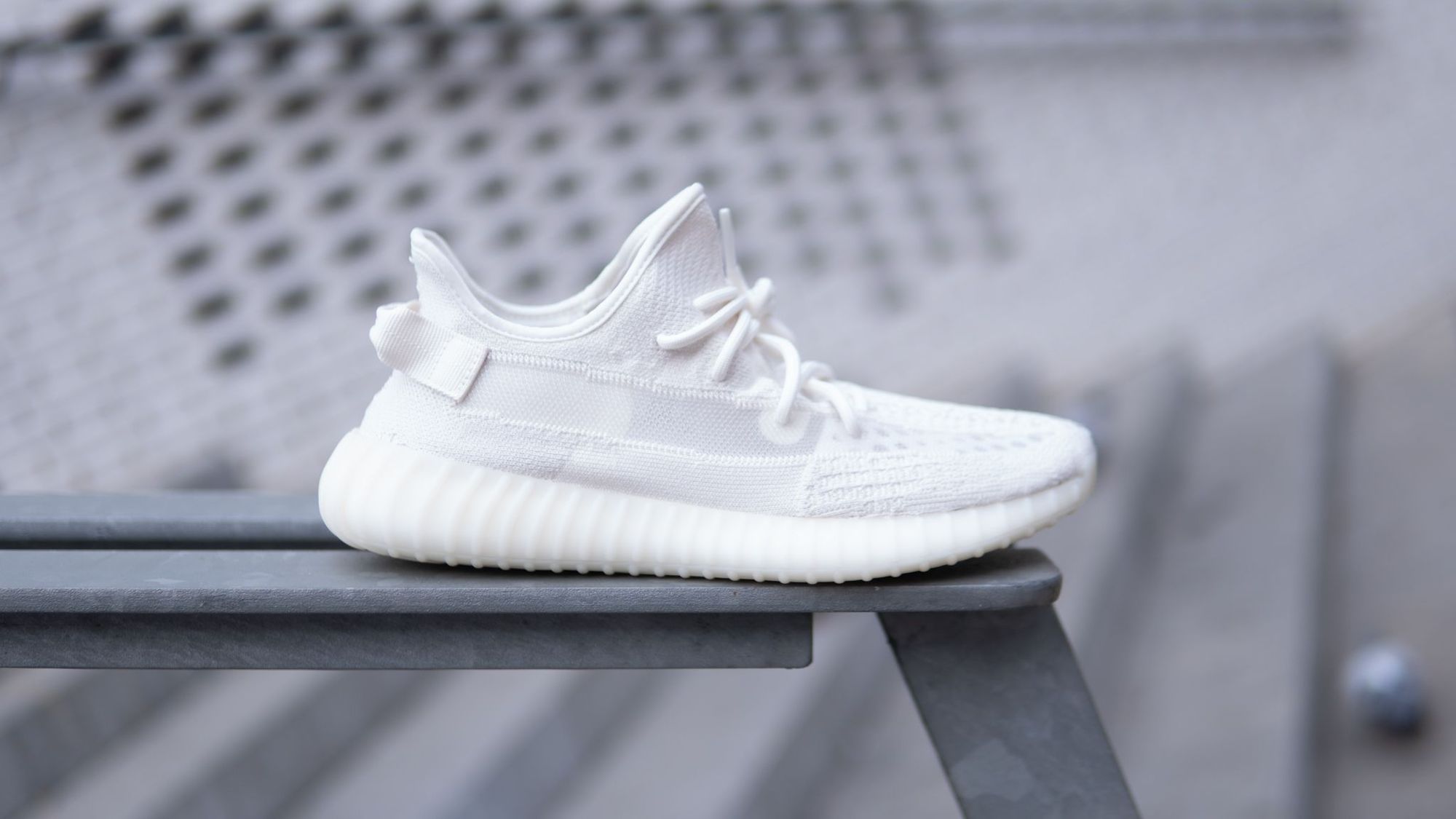 Yeezy boost 350 v2 triple store white 2019