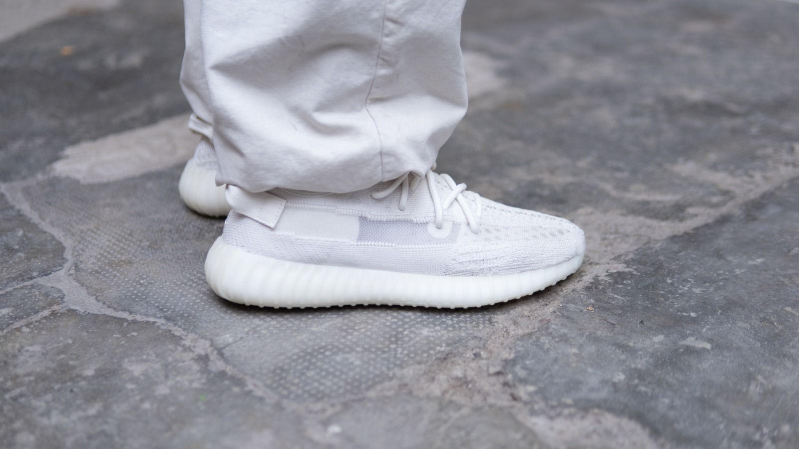 Yeezy boost 350 v2 triple white hot sale on feet